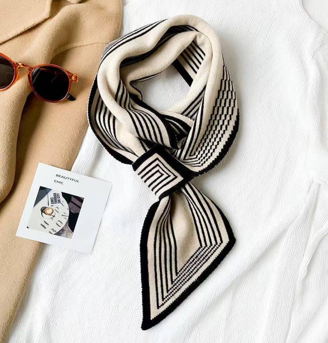 Creamy-Black Cross-Front Geometric Stripes Scarf