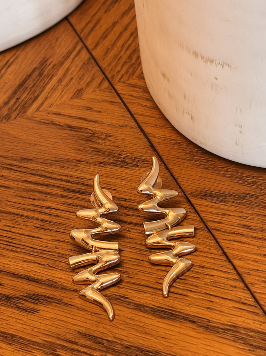 Linked Wavy Earrings Gold